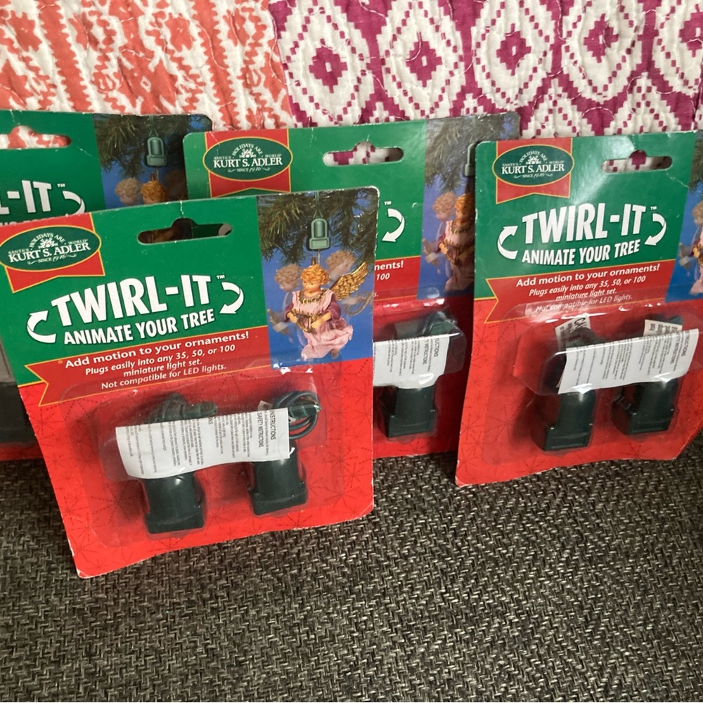 Kurt Adler Green Twirl-It Ornament Animators